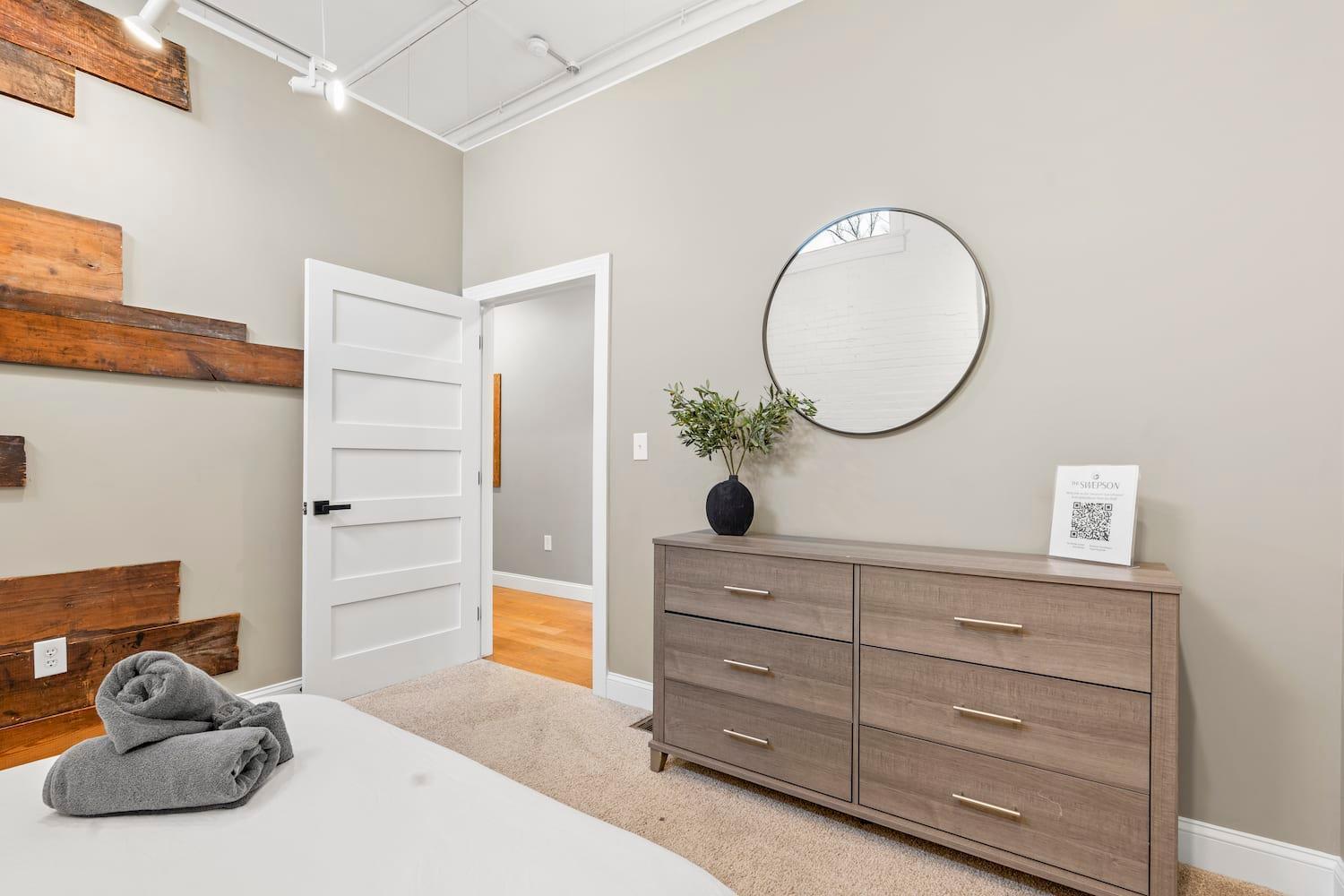 Apartment King Sleep10 5bed 4br 2ba Swepson Icon *